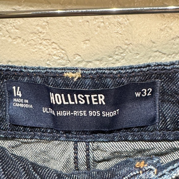 Hollister‎ Women Size 14 Dark Blue Distressed Ultra High Rise 90's Jean Shorts - Picture 4 of 8